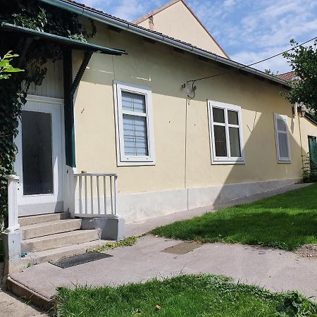Charmantes Haus Mit Terrasse Und Grossem Garten Langenzersdorf Exterior foto